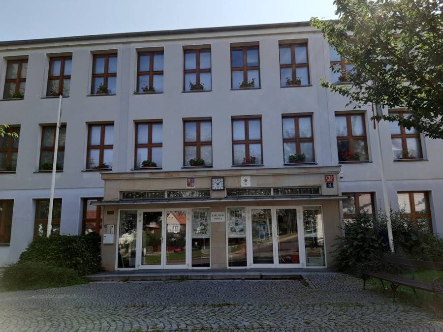 ZŠ Jižní Praha - Spořilov, hlavní vchod pro školení